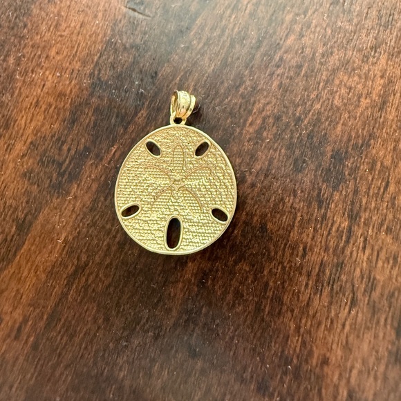 14K SOLID YELLOW & WHITE GOLD HAWAIIAN SAND DOLLAR CHARM PENDANT - Picture 4 of 6
